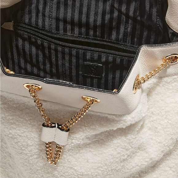 Victoria’s Secret Shearling Backpack
Cinch Backpack - Picture 5 of 5